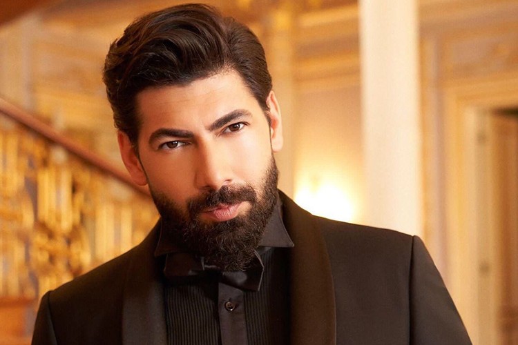 Tolga Yüce dört koldan geliyor