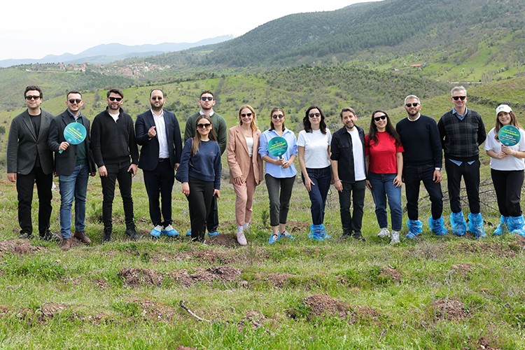 500 bin fidan yolculuğunu Hatıra Ormanı'nda kutladı!