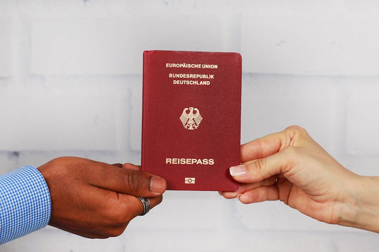 Alman vatandaşlığına geçişte 2024'te rekor kırıldı