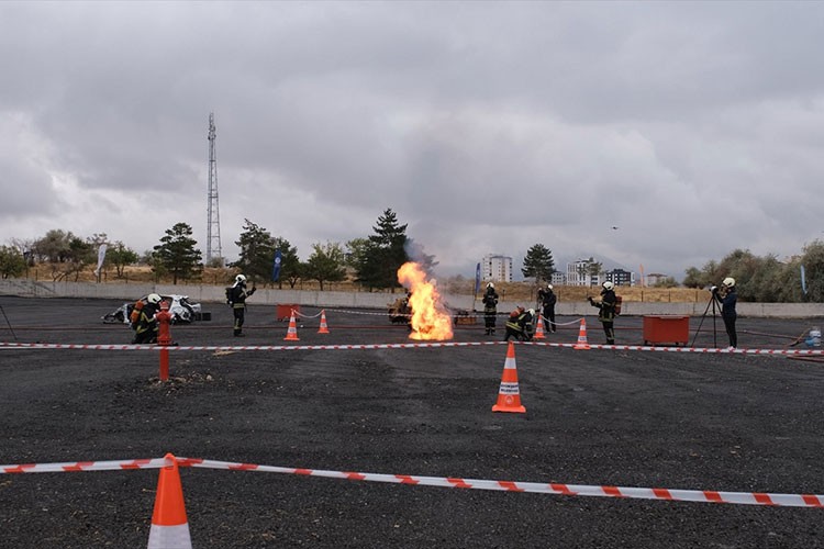 Kayseri'de "Lityum İyon Batarya Yangınlarını Söndürme Tatbikatı" yapıldı