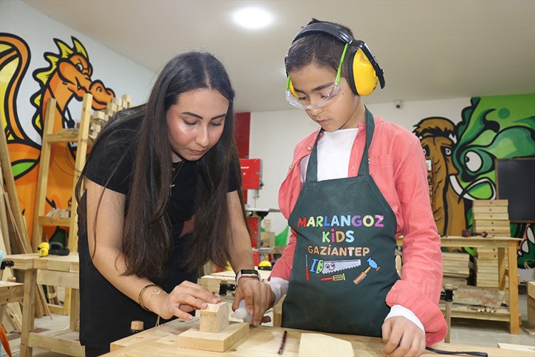 Baba mesleğini çocuk atölyesine dönüştürdü