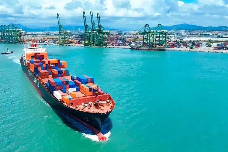 Çin "Arktik İpek Yolu" rotasında ilk gemi seferine başladı