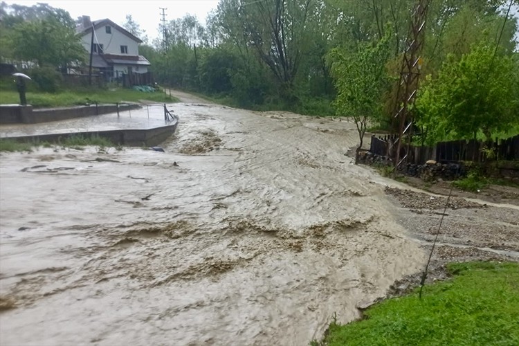 Karabük'te sağanak sonucu dereler taştı