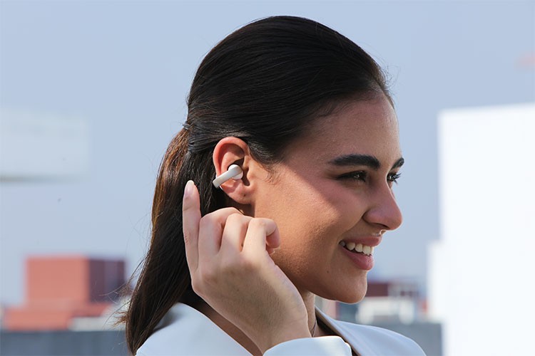 Aksesuar gibi kulaklık, kristal gibi temiz ses