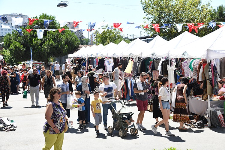 Kadıköy'de Yeniden Kullanım Pazarı Kuruldu