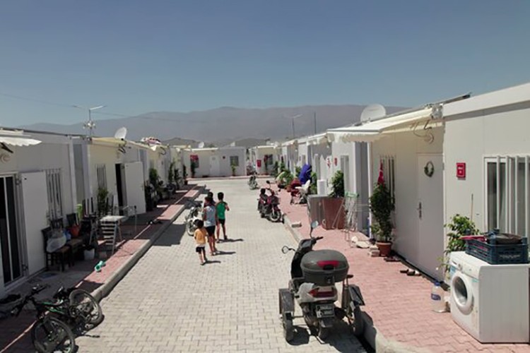 Deprem bölgesinde "Umut Kent" ile yerleşim yerleri kurdu