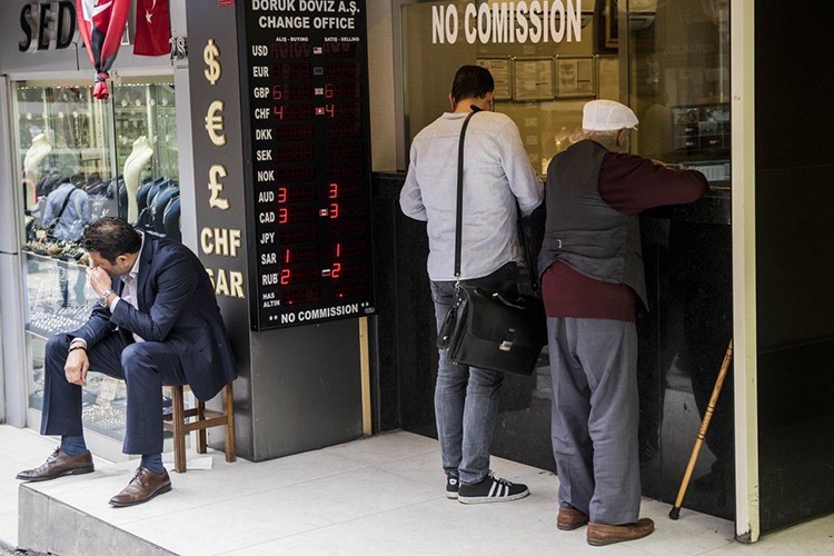 Dolar 6.85'in üzerinde