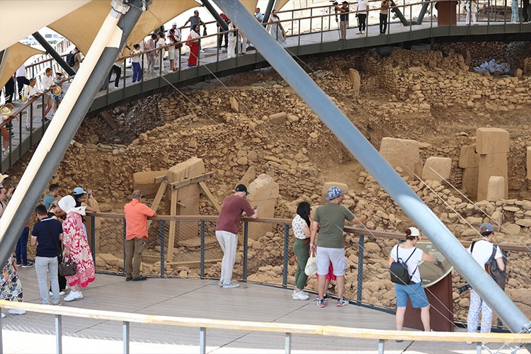 Göbeklitepe'de ziyaretçi yoğunluğu yaşanıyor