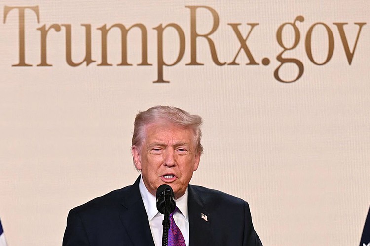 Uygun fiyatla ilaç alınabilecek "TrumpRx" sitesini duyurdu