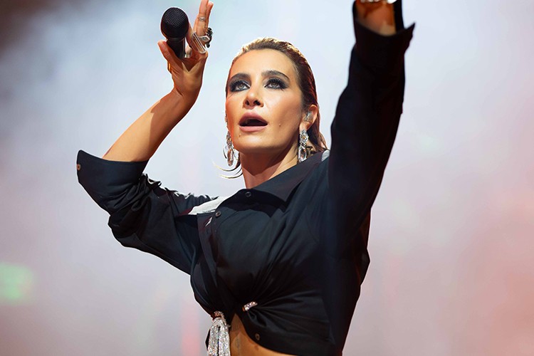 Sıla 2. günde Harbiye'yi yıktı geçti