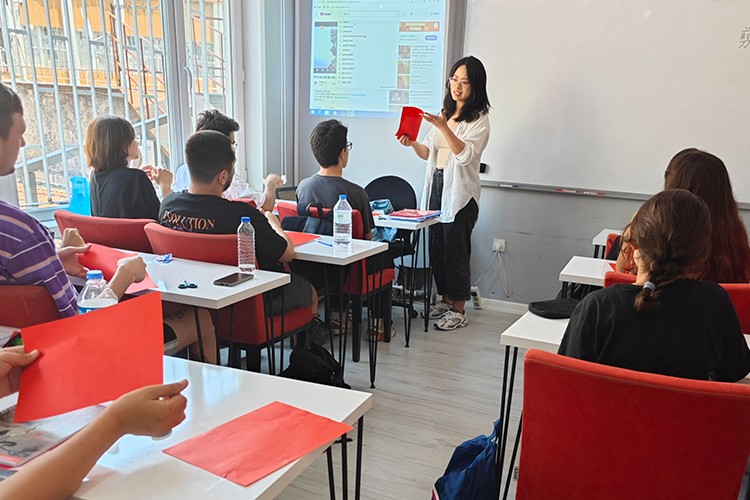 İstanbul'da Çince Yaz Kampı Programı Başladı