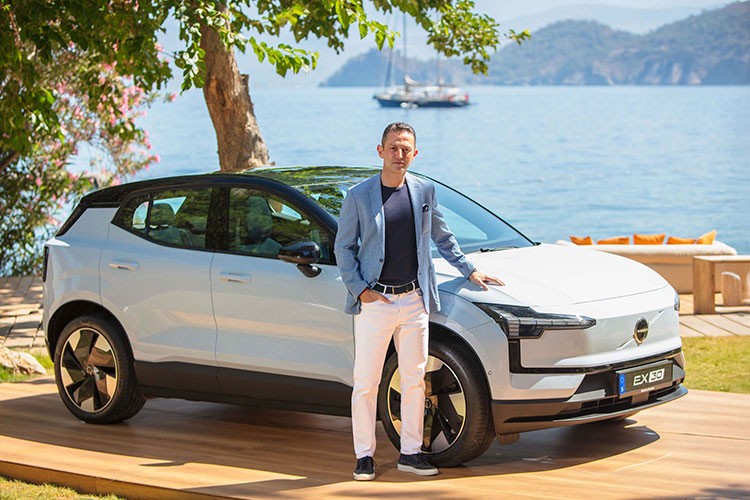 Volvo'nun elektrikli SUV'u EX30 Türkiye yollarında