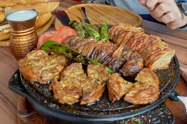 Küçükçekmece'de Meşhur Kokoreçci Tekin Usta