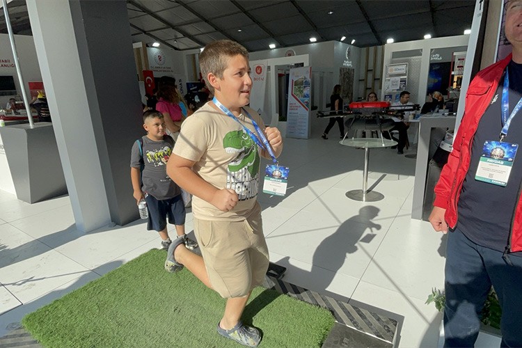 "Küçük ayaklar" koşarak elektrik üretti