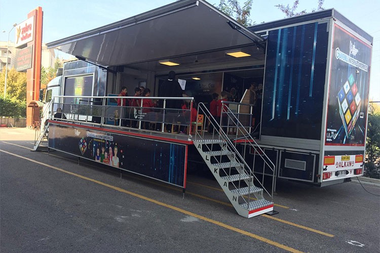 Güvenli İnternet Tırı ile yaklaşık 81 bin öğrenciye ulaşıldı