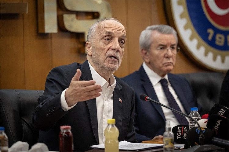 "Asgari ücret enflasyona sebep değil"