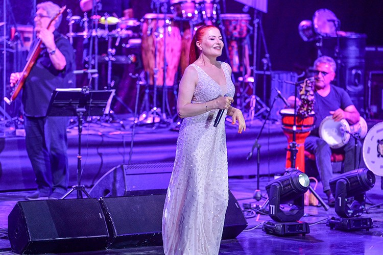 Candan Erçetin yaz turnesinin startını verdi