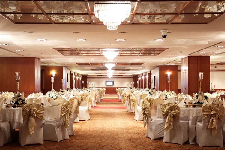 Düğünlere mola ama...