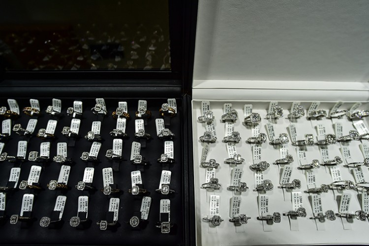 Evliliğe ilk adım tektaş pırlantaların fiyatı katlandı