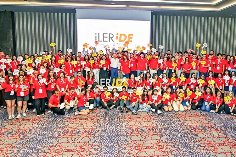 Gençleri iş dünyasına hazırlıyor