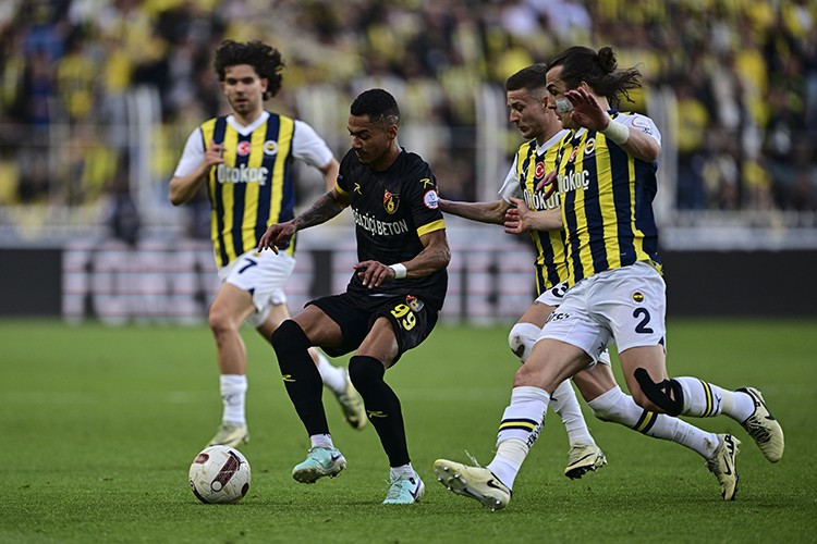 Fenerbahçe Kadıköy'de farklı kazandı