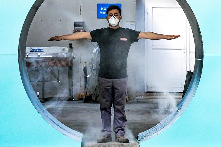 10 günde "dezenfekte tüneli" yaptı