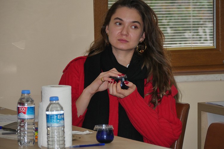 Edremit'te İspanyol uzmanlar zeytinyağı tadım eğitimi veriyor