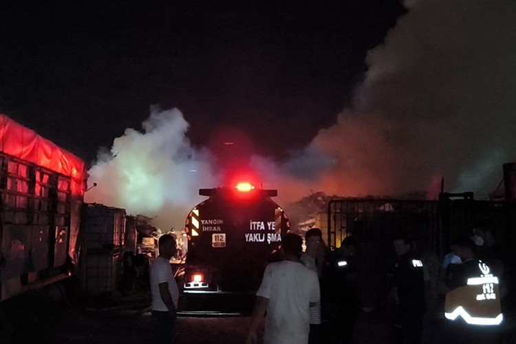 Bursa'da geri dönüşüm tesisinde çıkan yangın söndürüldü