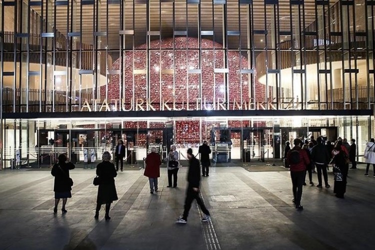 Erişilebilir Tiyatro, Türk Telekom ve Devlet Tiyatroları Genel Müdürlüğü iş birliğiyle AKM'de devam ediyor