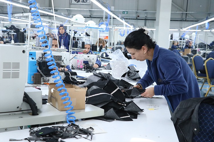 Eski cezaevi 100 kadının çalıştığı tekstil fabrikasına dönüştü