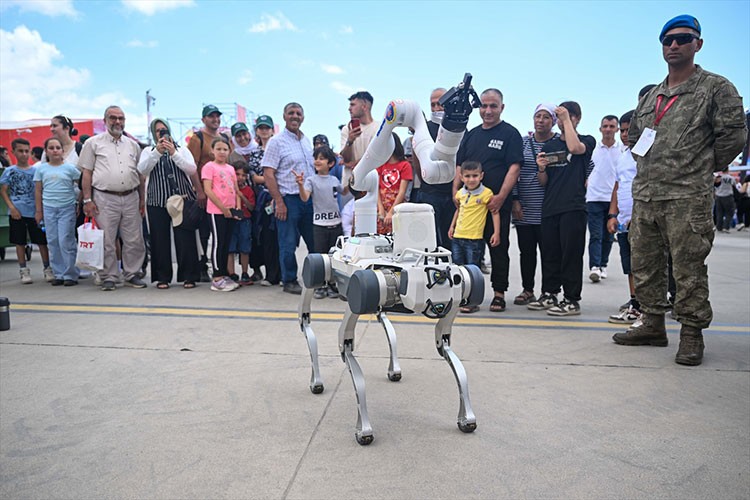 Jandarmanın yeni yardımcısı "robot köpek" envantere girdi