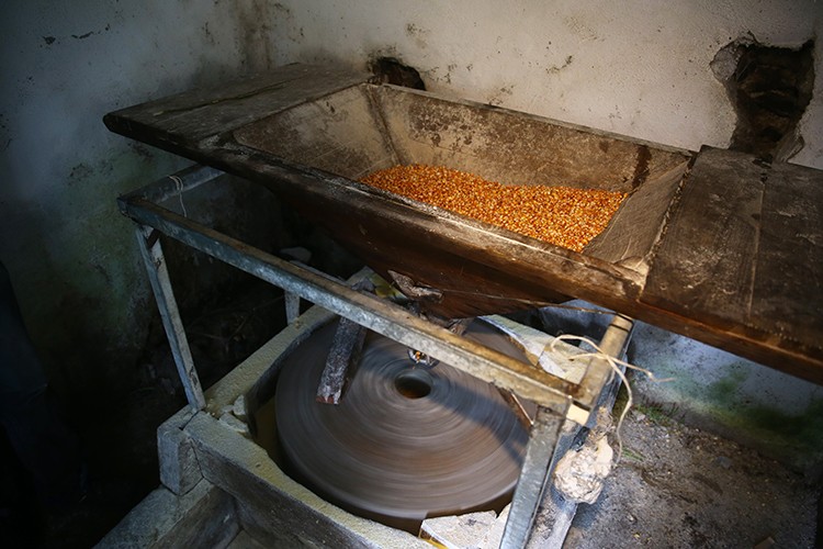 Ata mirası değirmenlerin çarkları "hayrat" için dönüyor