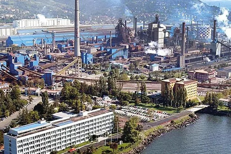 İlk yerli yüksek fırınında 50 bininci dökümü gerçekleştirdi