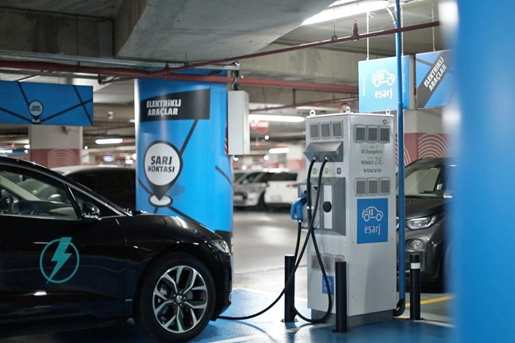 Türkiye'nin en hızlı şarj istasyonunu kurdu
