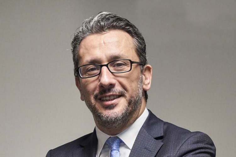 Altını bile solladı