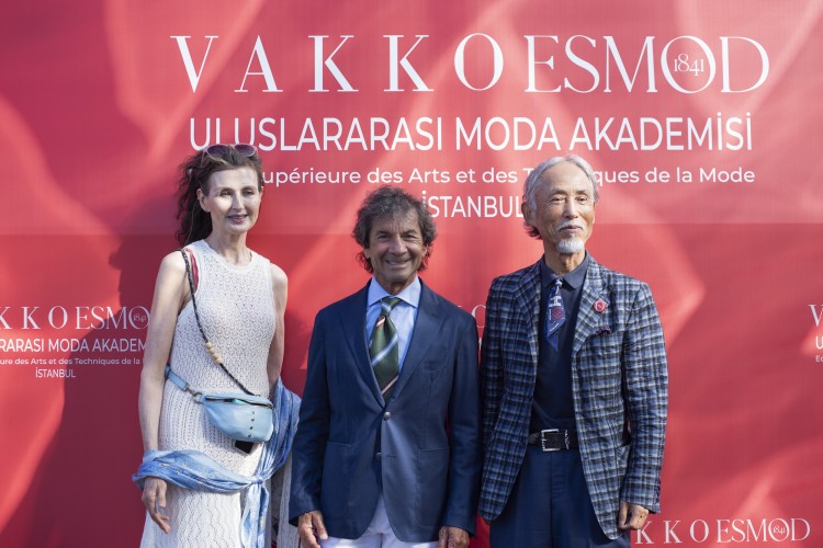 Vakko mezunlarını verdi