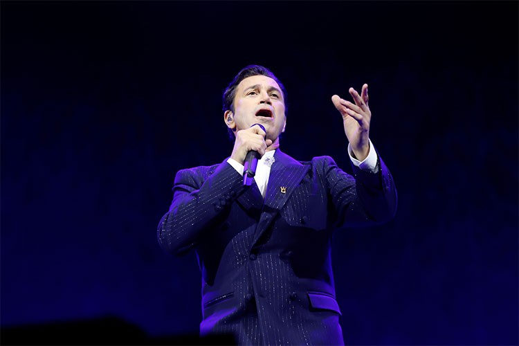 Eşsiz enerjisiyle unutulmaz bir gece yaşattı