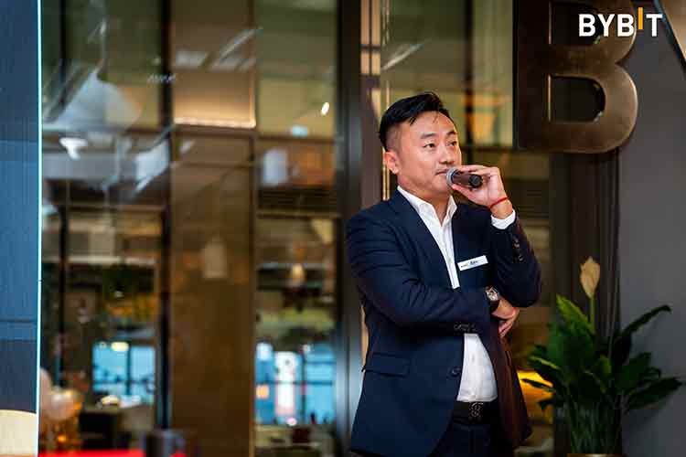 Dubai'de merkez ofisini açıyor