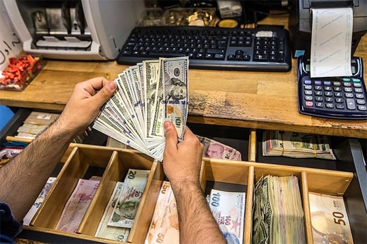 Dolar 34.74"ten açıldı