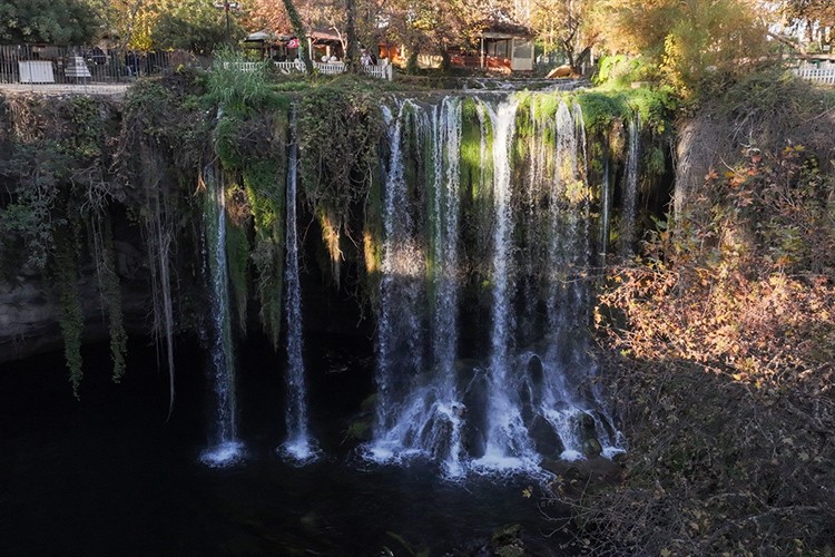 Düden Şelalesi dört mevsim ziyaretçi ağırlıyor