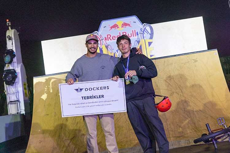 Red Bull Bike Your Side'da Günün MVP'sini Ödüllendirdi