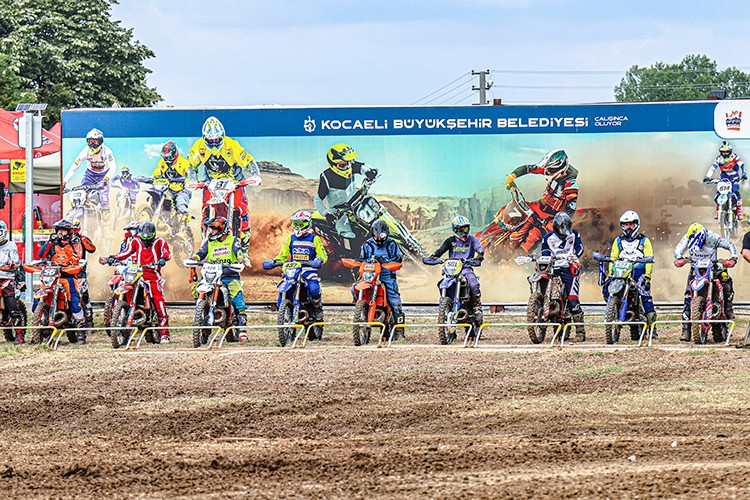 Kartepe'de süper enduro rüzgarı