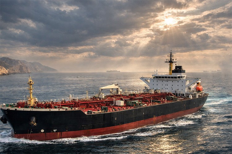 Çin tankeri Hürmüz'de ABD ablukasını deldi