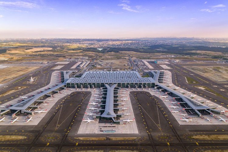 İstanbul ve Antalya havalimanları rekor kırdı