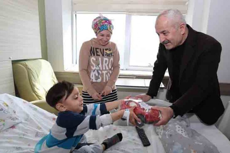 BÜYÜKGÖZ'DEN HASTALARA MORAL ZİYARETLERİ