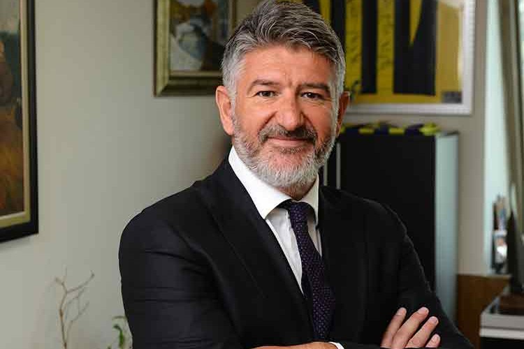 Deprem bölgesindeki sanayicinin yanında olmayı sürdürüyor