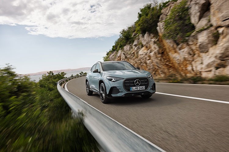 Mercedes-Benz yeni GLA'yı tanıttı