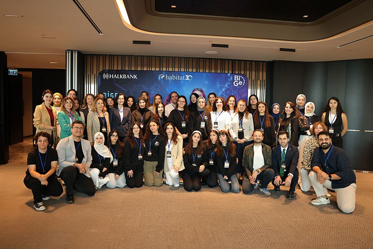 Geleceğin teknoloji odaklı kadın liderleri ödüllerini aldı