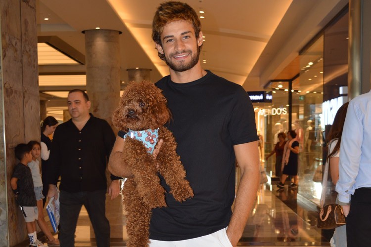 Batuhan Karacakaya sevimli dostlarıyla alışverişte