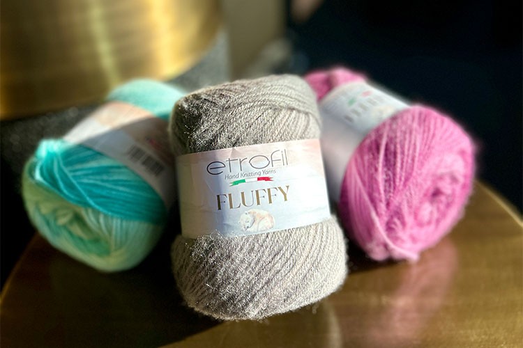 Gökyüzünün Renkleriyle Örülen El Emekleri